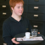 In SAMOCCA-Cafés arbeiten Menschen mit Behinderung. (Foto: Lebenshilfe Fürth)